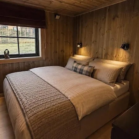 High End Large Mountain With Panoramic Views *
